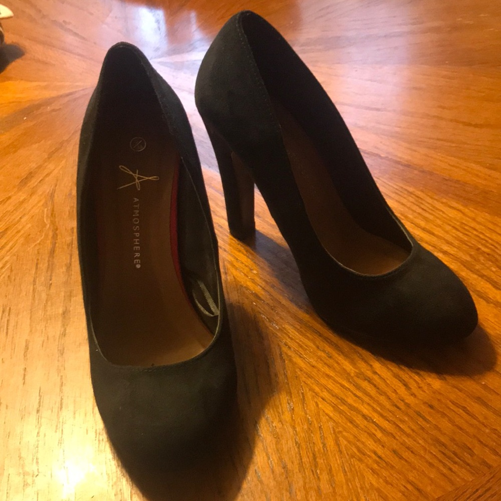 Black Sueded Pumps